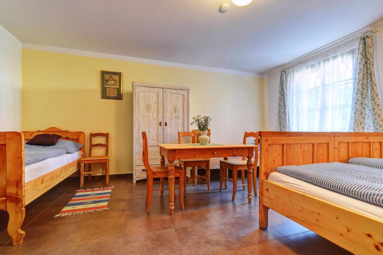 Na Letnim Byte Kouřim Buitenkant foto